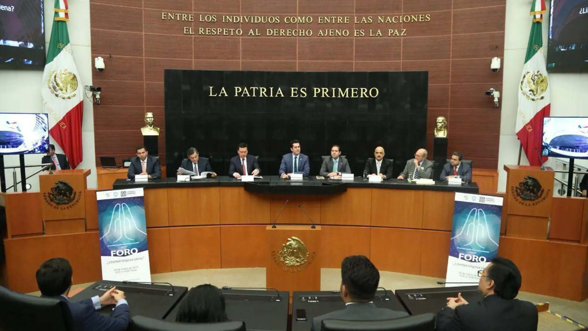 29 Se pronuncian senadores y